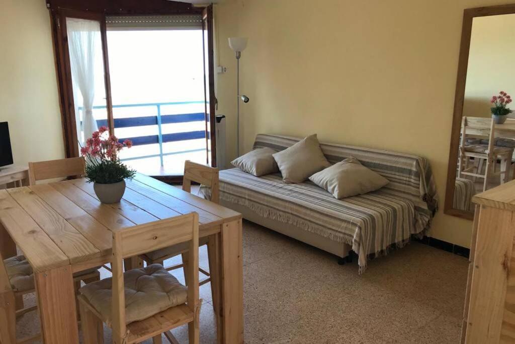 El Faro Apartaments Platja Llarga-Les Salines-Tgn タラゴナ エクステリア 写真