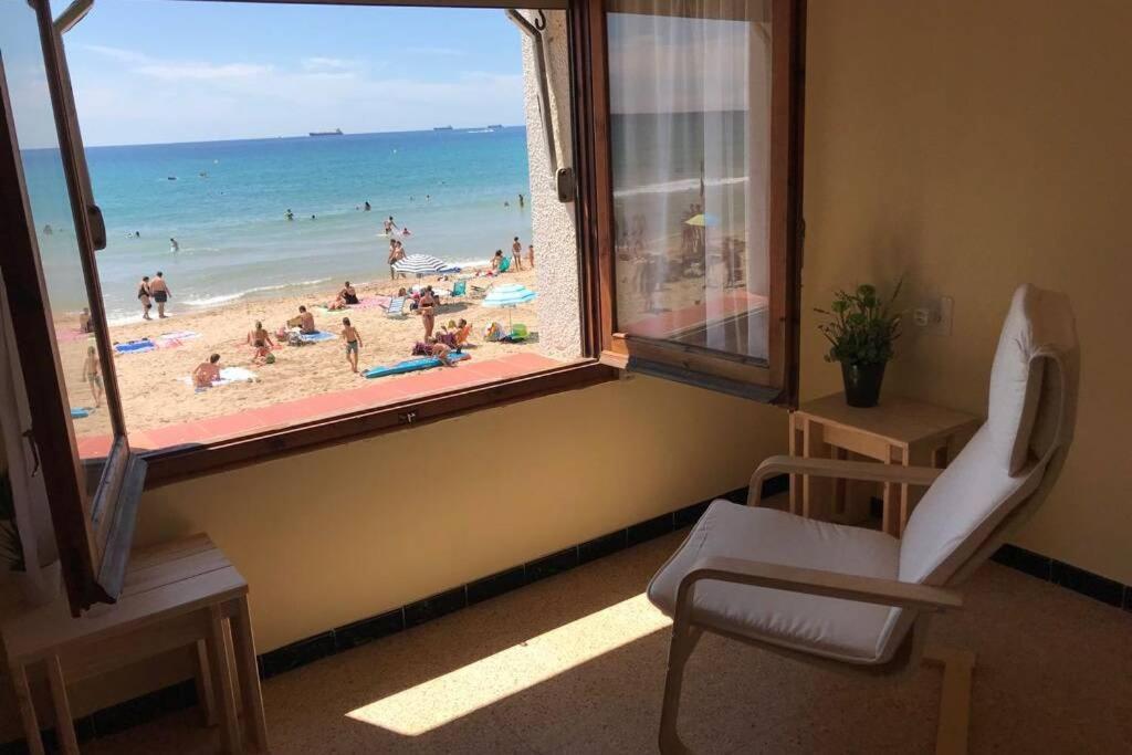El Faro Apartaments Platja Llarga-Les Salines-Tgn タラゴナ エクステリア 写真