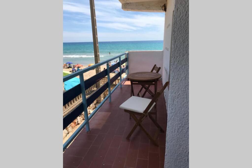 El Faro Apartaments Platja Llarga-Les Salines-Tgn タラゴナ エクステリア 写真