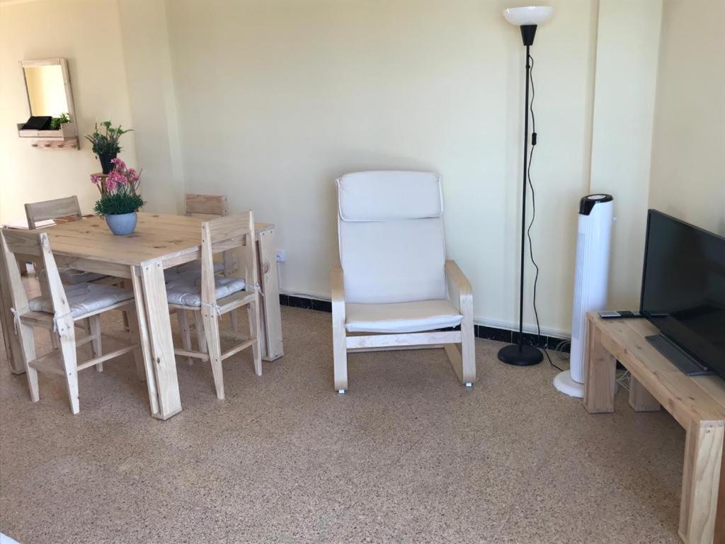 El Faro Apartaments Platja Llarga-Les Salines-Tgn タラゴナ エクステリア 写真