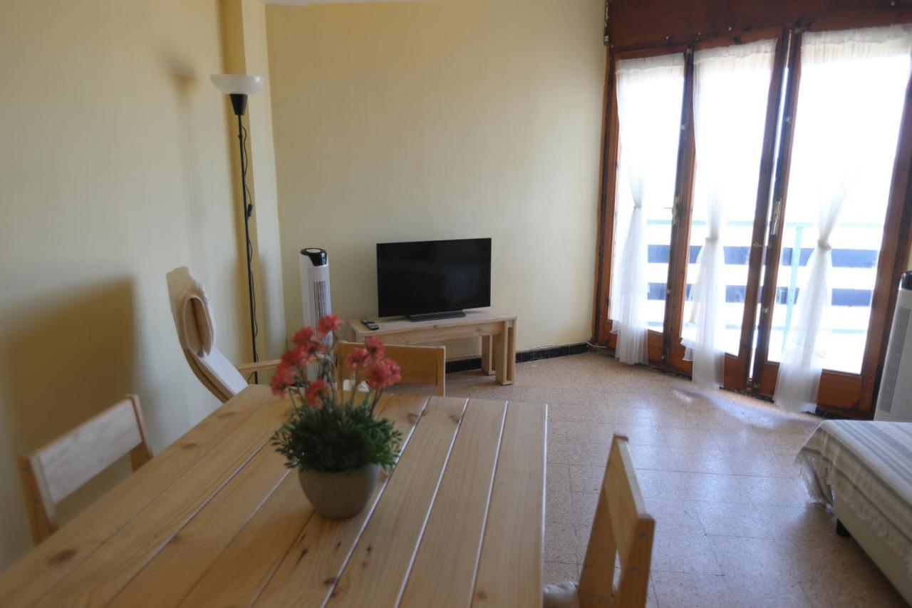 El Faro Apartaments Platja Llarga-Les Salines-Tgn タラゴナ エクステリア 写真